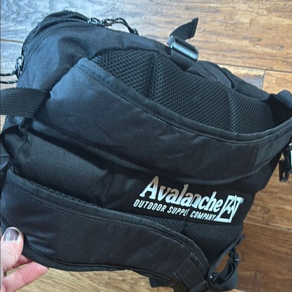 Avalanche Black Men's Backpack - Picture 9 of 12